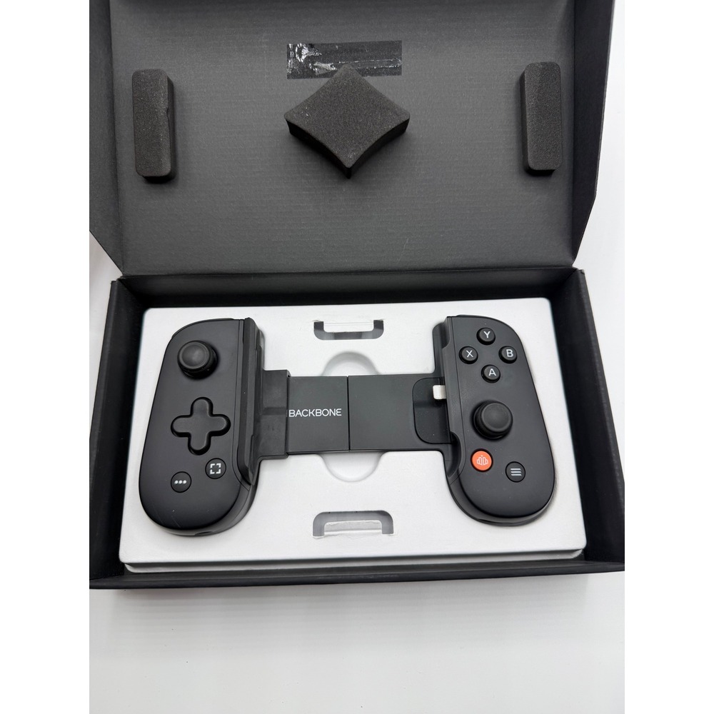 Backbone One Mobile Gaming Controller for iPhone Lightning BB-02 Black with Case - Picture 3 of 6